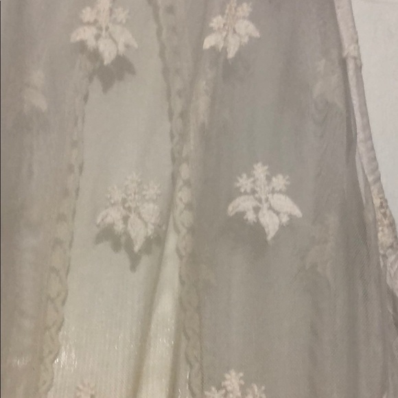 Sheer lace top - Picture 3 of 5